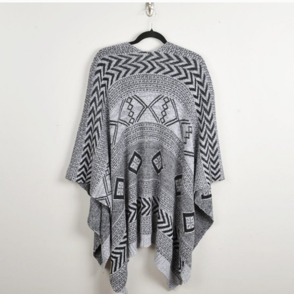 The Jetset Diaries NWT Knit Poncho Black White Women’s OS - Picture 7 of 11